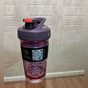 Brand New Blender Bottle 24 oz. Strada Tritan Shaker Bottle with Loop Top
